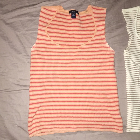 Lot of 4 Gap Tank Tops Size XS - Picture 4 of 5